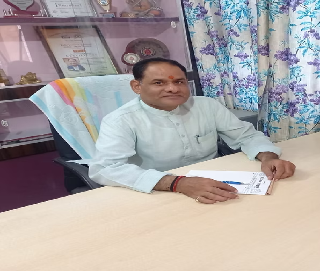DR  RATAN BHARDWAJ  ASTROLOGER