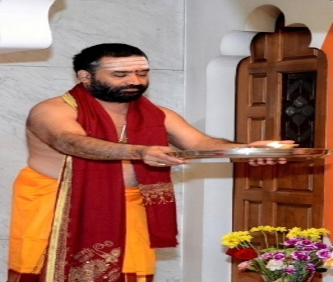 Hindu Florida Priest